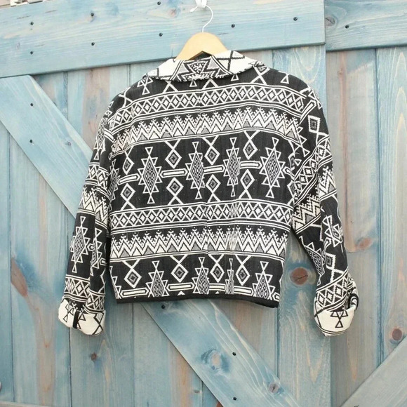 Vintage Flashback Black and White Southwest Tapestry Boho Jacket Bolero Size Med - Picture 9 of 9